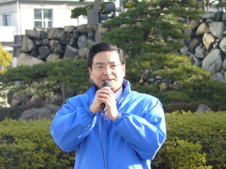 早朝の街頭演説