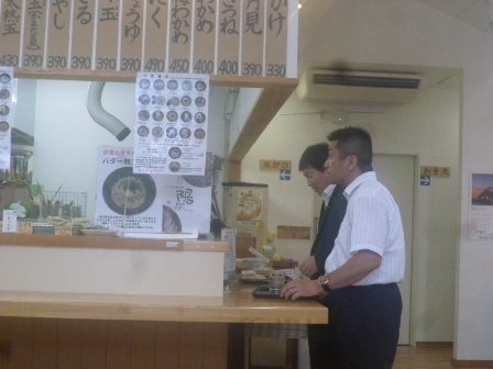 うどん店で(金井・堀本市議)