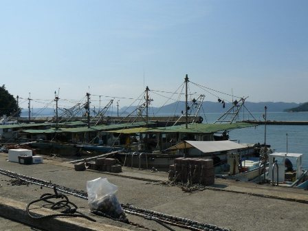 島の漁船