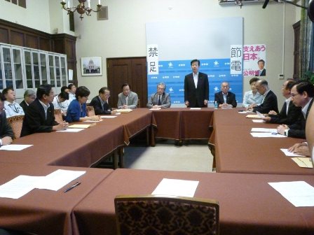 議員総会で山口代表挨拶