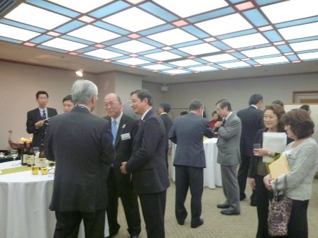 西田東芝会長と