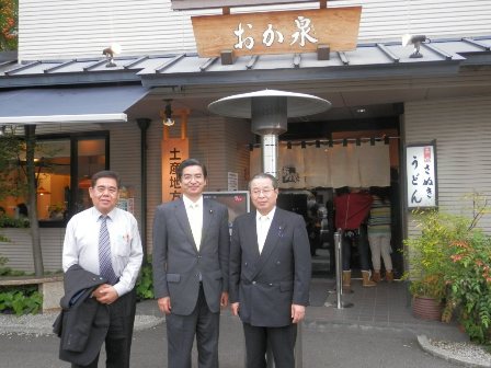 松成市議・青木町議と「おか泉」で食事