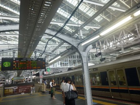 猛暑の大阪駅