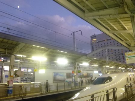 新幹線と月