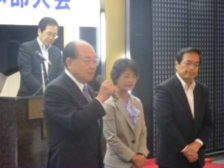 3人(退任のあいさつ西田議員、府中町議選当選、益田・中井町議)