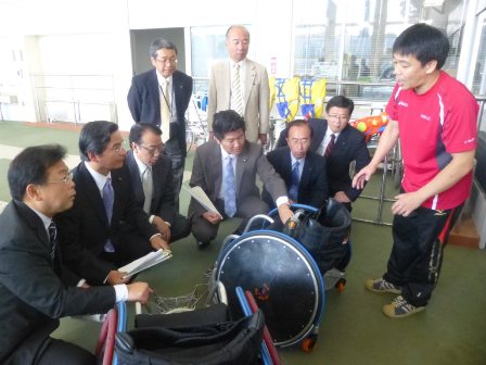 自立訓練 スポーツを通じて 車イスラグビー