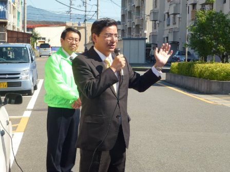 団地での応援演説