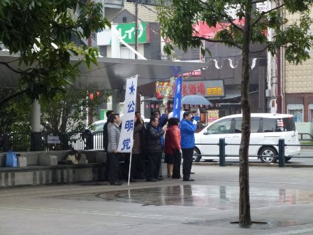 雨の街頭