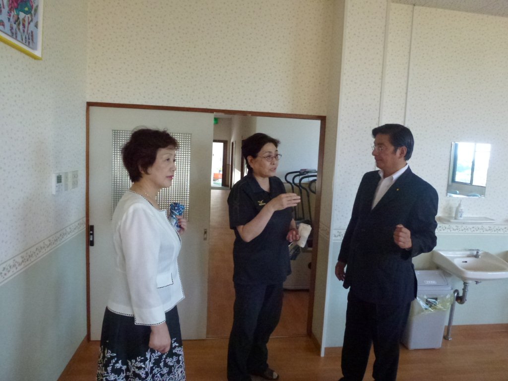 岡村施設長の案内で見学