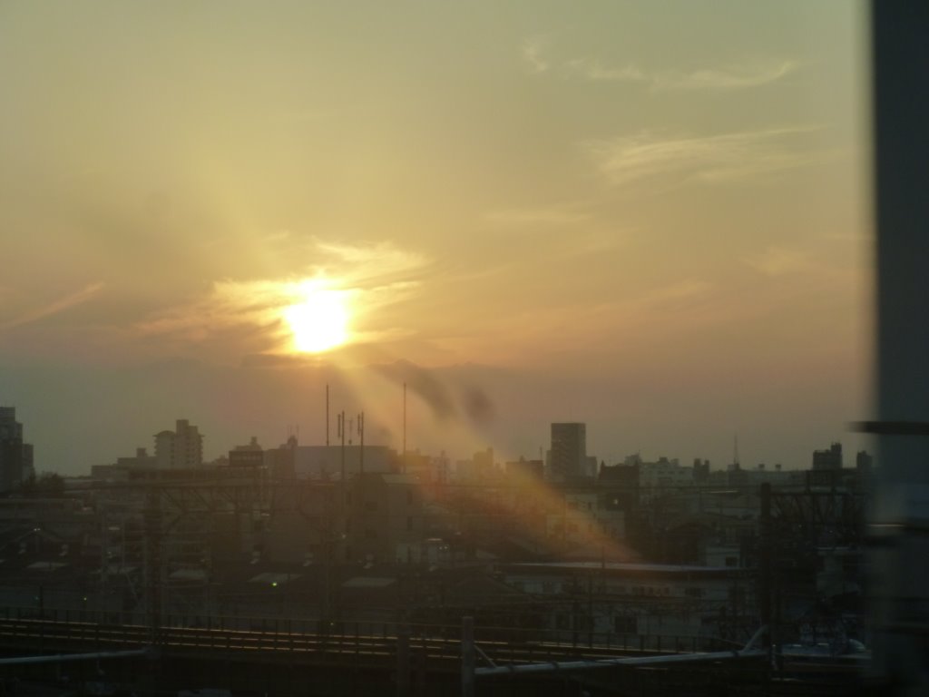 新幹線からの夕陽（名古屋駅近辺）