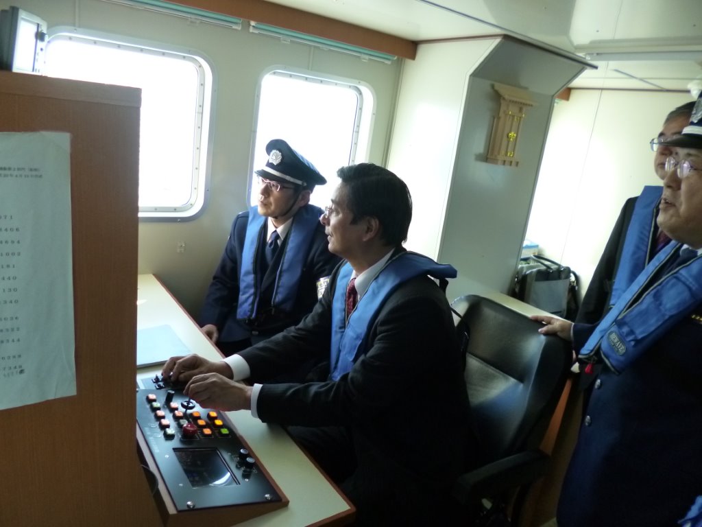 監視艇にて