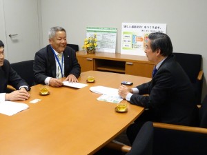 笑顔の大山村長