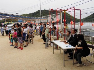 夏祭りの写真（池脇県議・高木市議と）