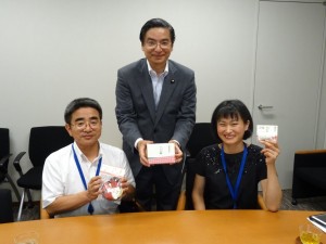 和三盆のお菓子と（砂長さんと高橋理事長）