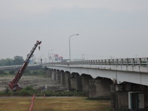 被災した中方橋