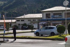 八幡浜駅前街頭