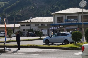 八幡浜駅前街頭