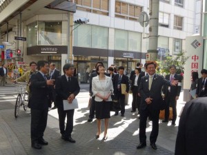 高市大臣　商店街へ