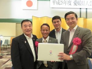 菅今治市長・今村市議・尾崎社長（今治タオル製造）