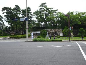 ことでん高松築港駅前