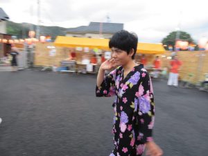疾走する娘