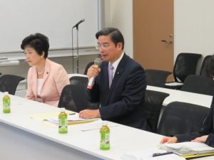 超党派議連事務局長として説明