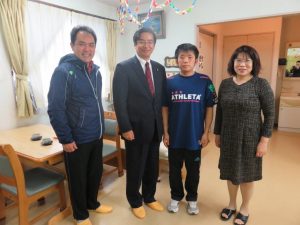 なのはなの家にて（長谷川宇部市議・越野施設長・笹本さん）