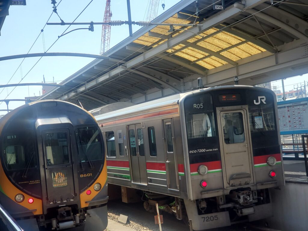 GW期間 JR列車移動 松山駅から高松駅へ（香川県高松市） 参議院議員 山本ひろし[公明党参議院 比例区]